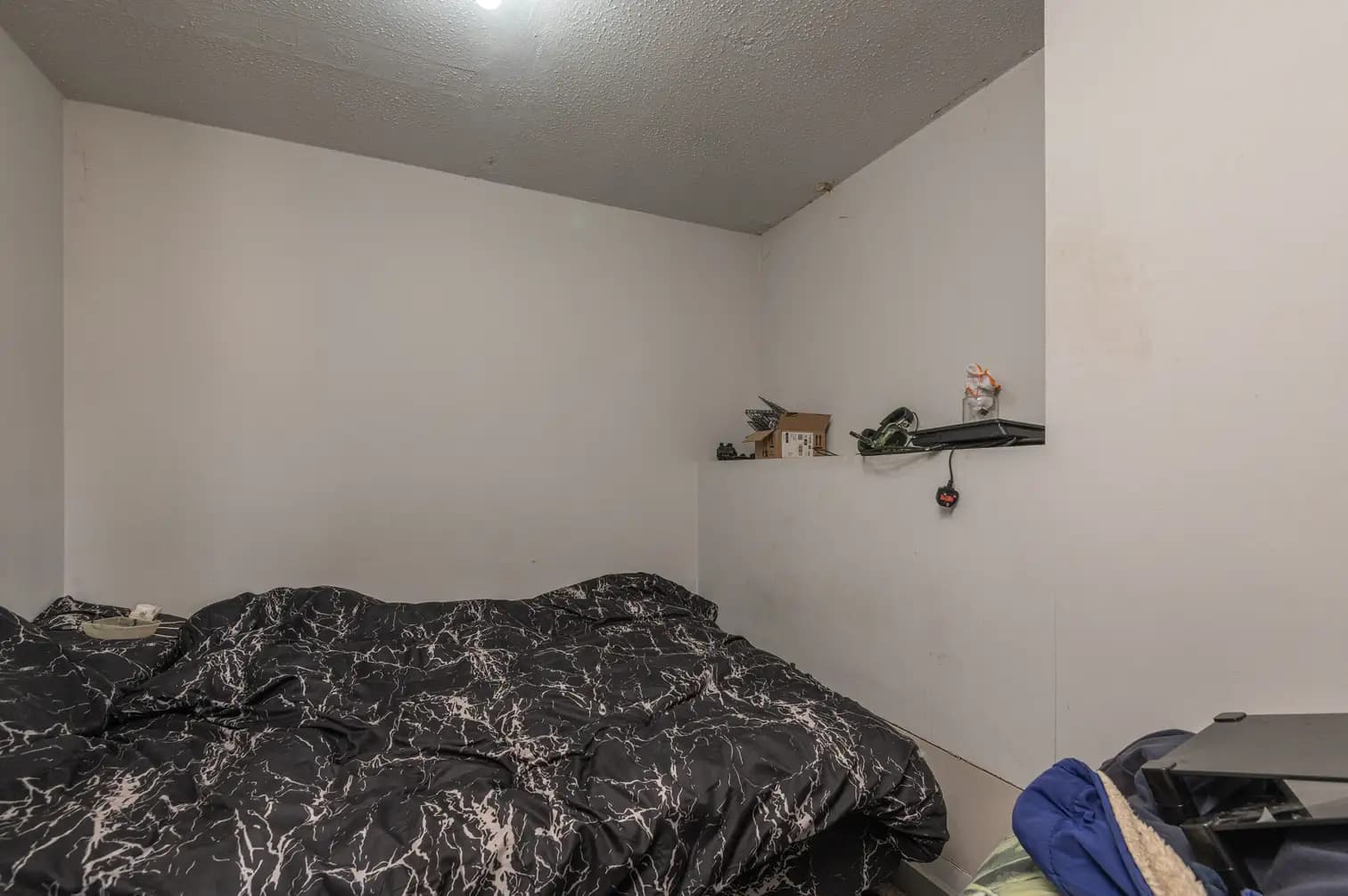 property photo 6 of 10