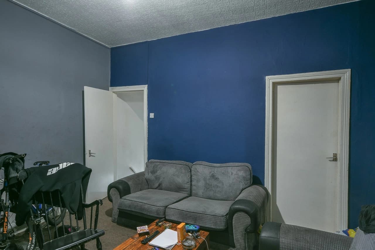 property photo 6 of 28