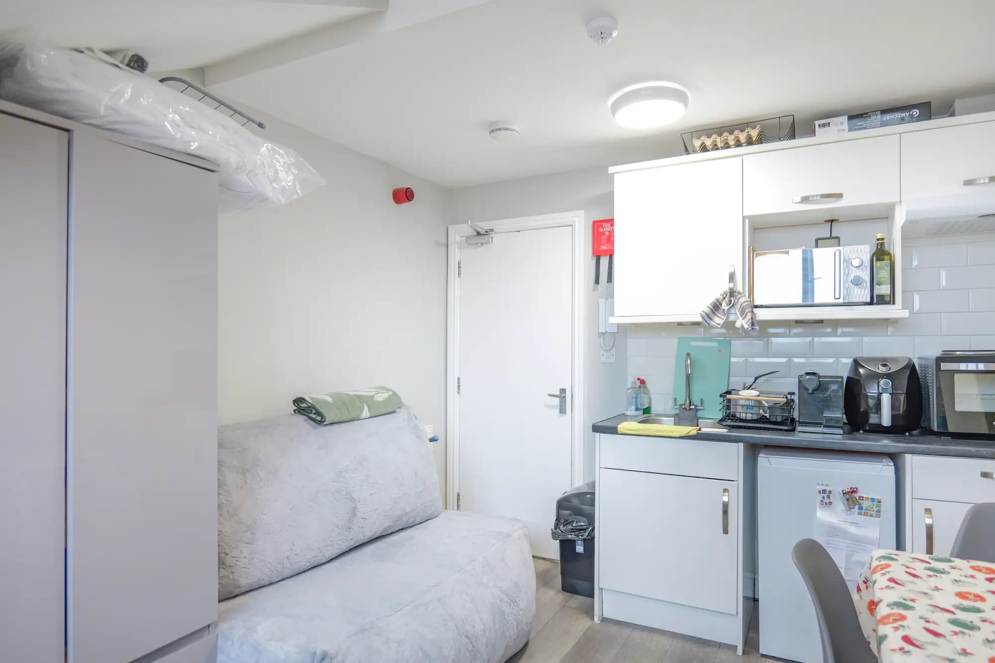 property photo 6 of 40