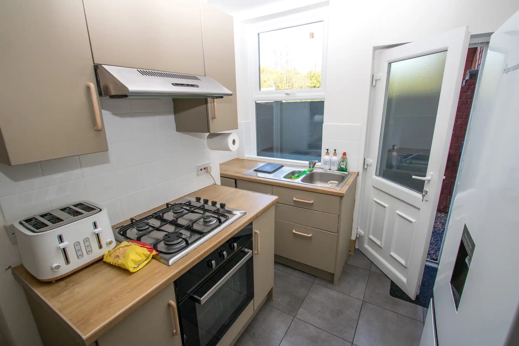 property photo 5 of 18