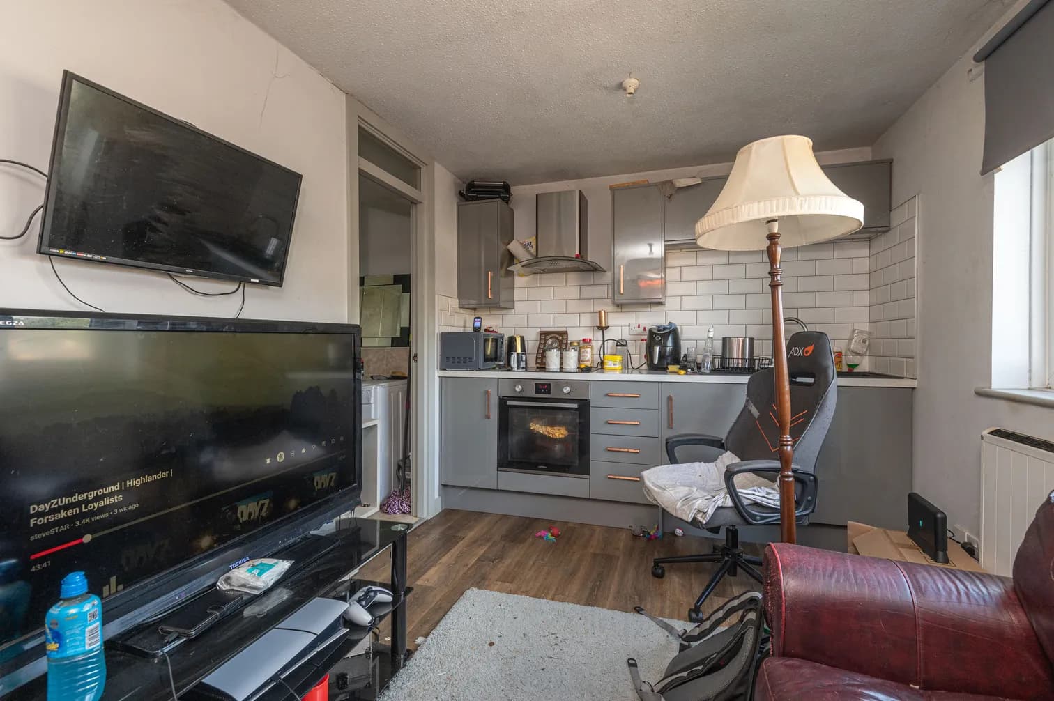 property photo 2 of 10