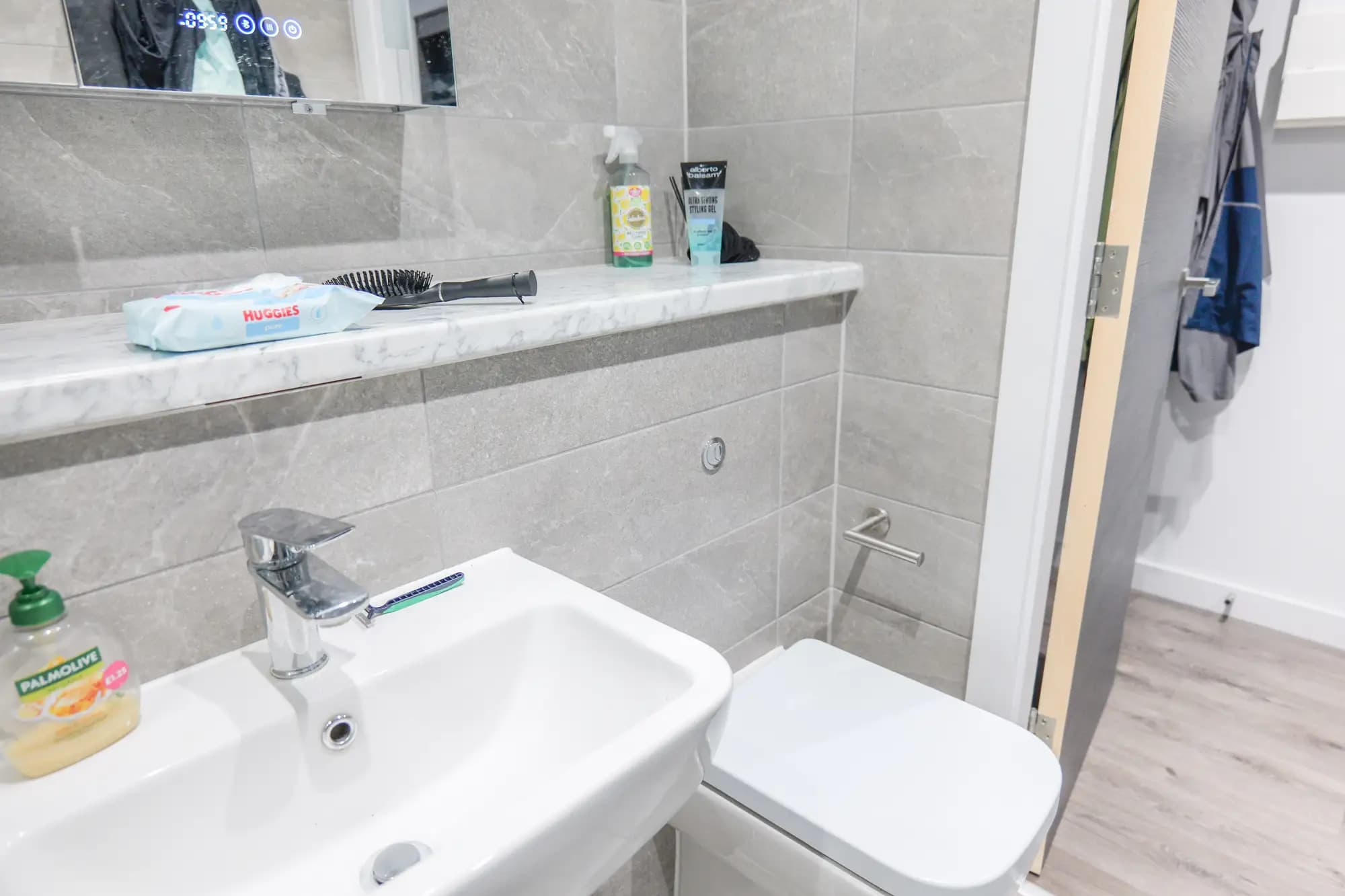 property photo 5 of 10