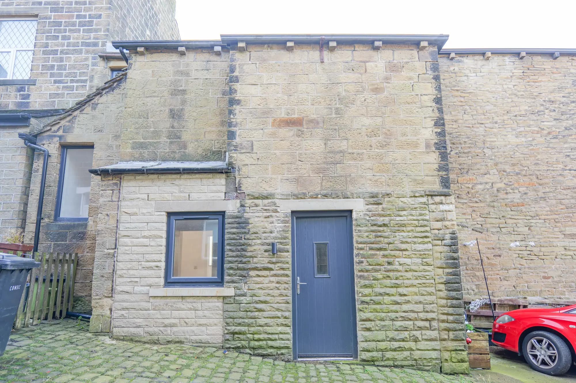 property photo 16 of 19