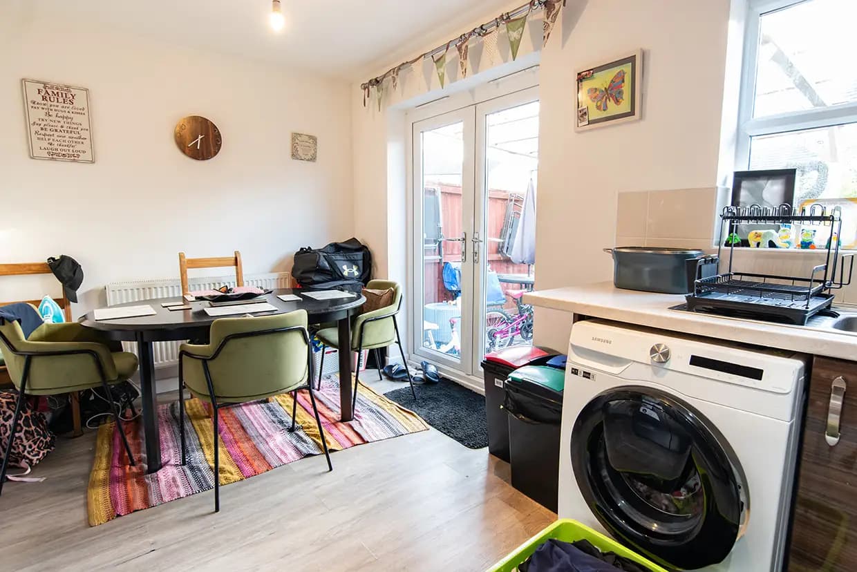 property photo 7 of 16