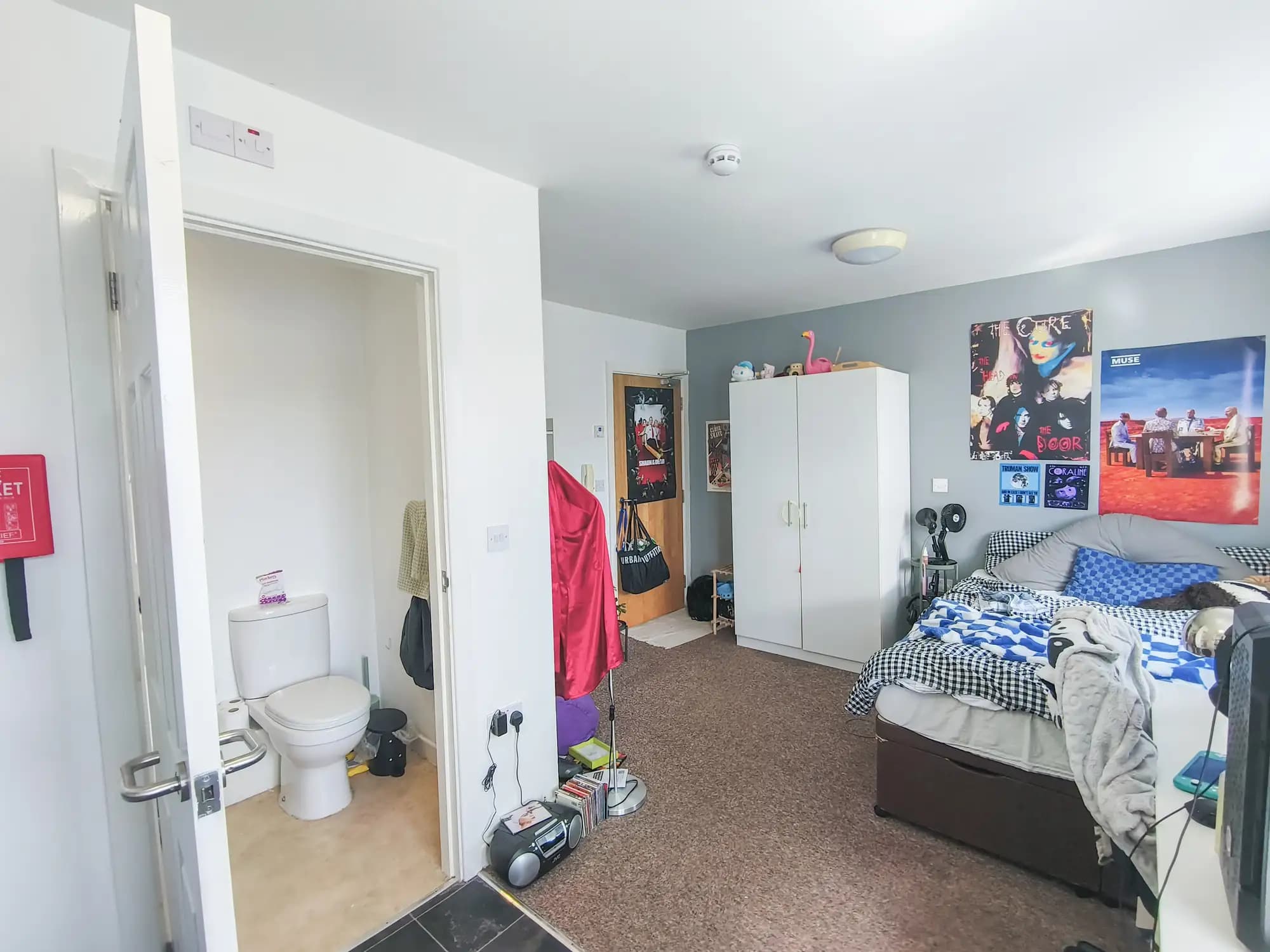 property photo 3 of 10