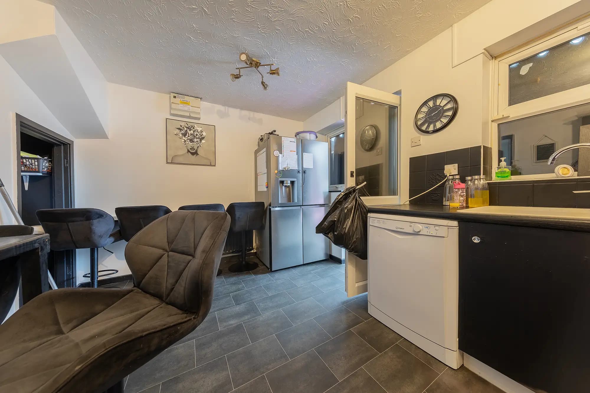 property photo 6 of 23