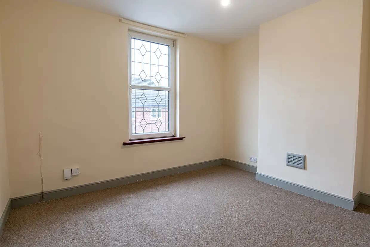 property photo 8 of 14