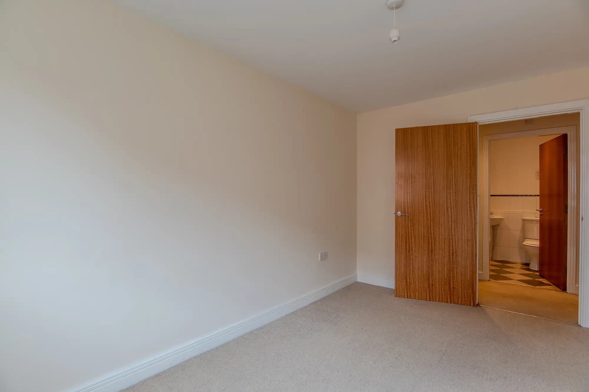 property photo 13 of 20