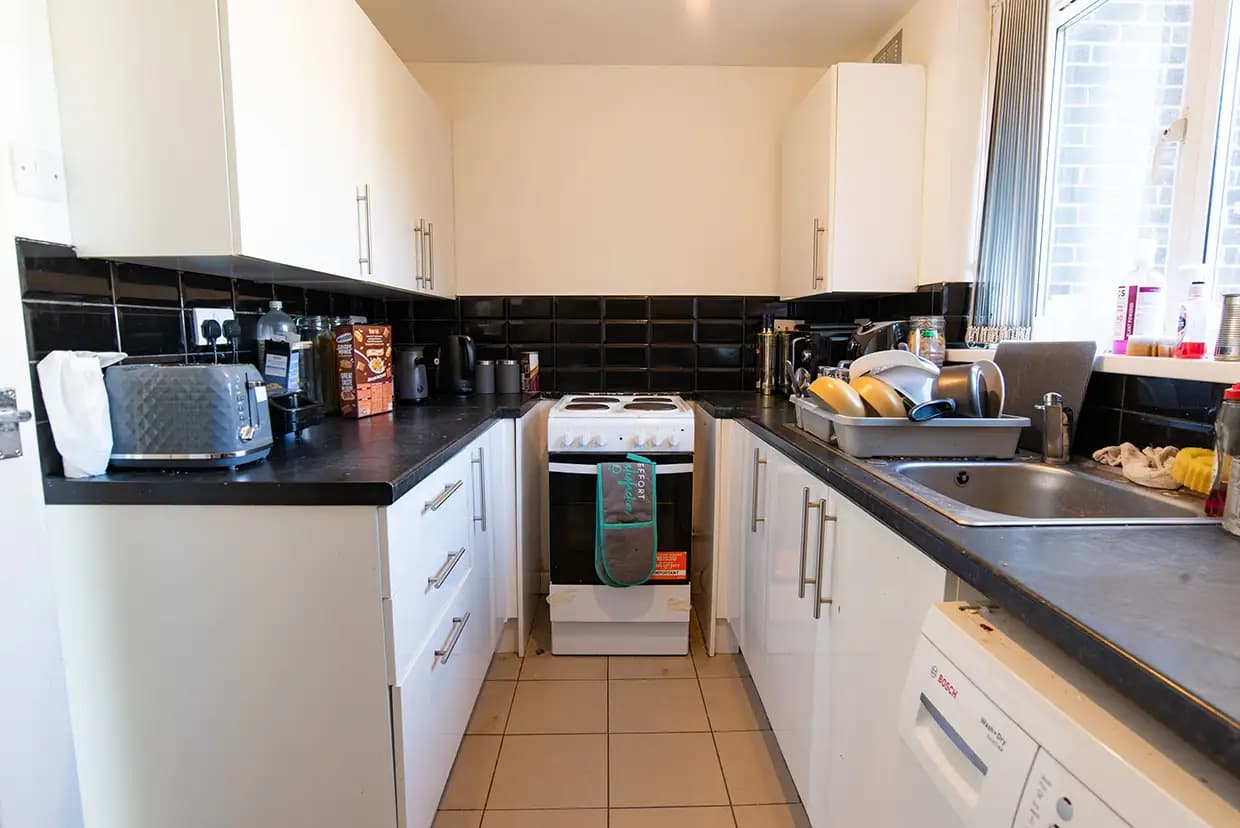 property photo 5 of 17