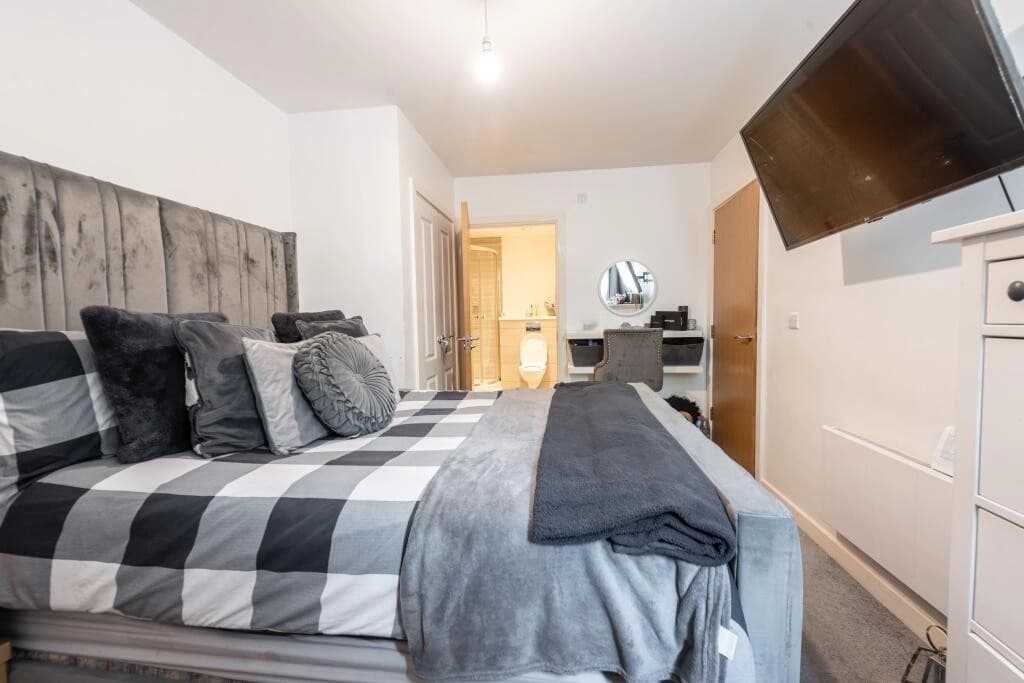 property photo 24 of 42