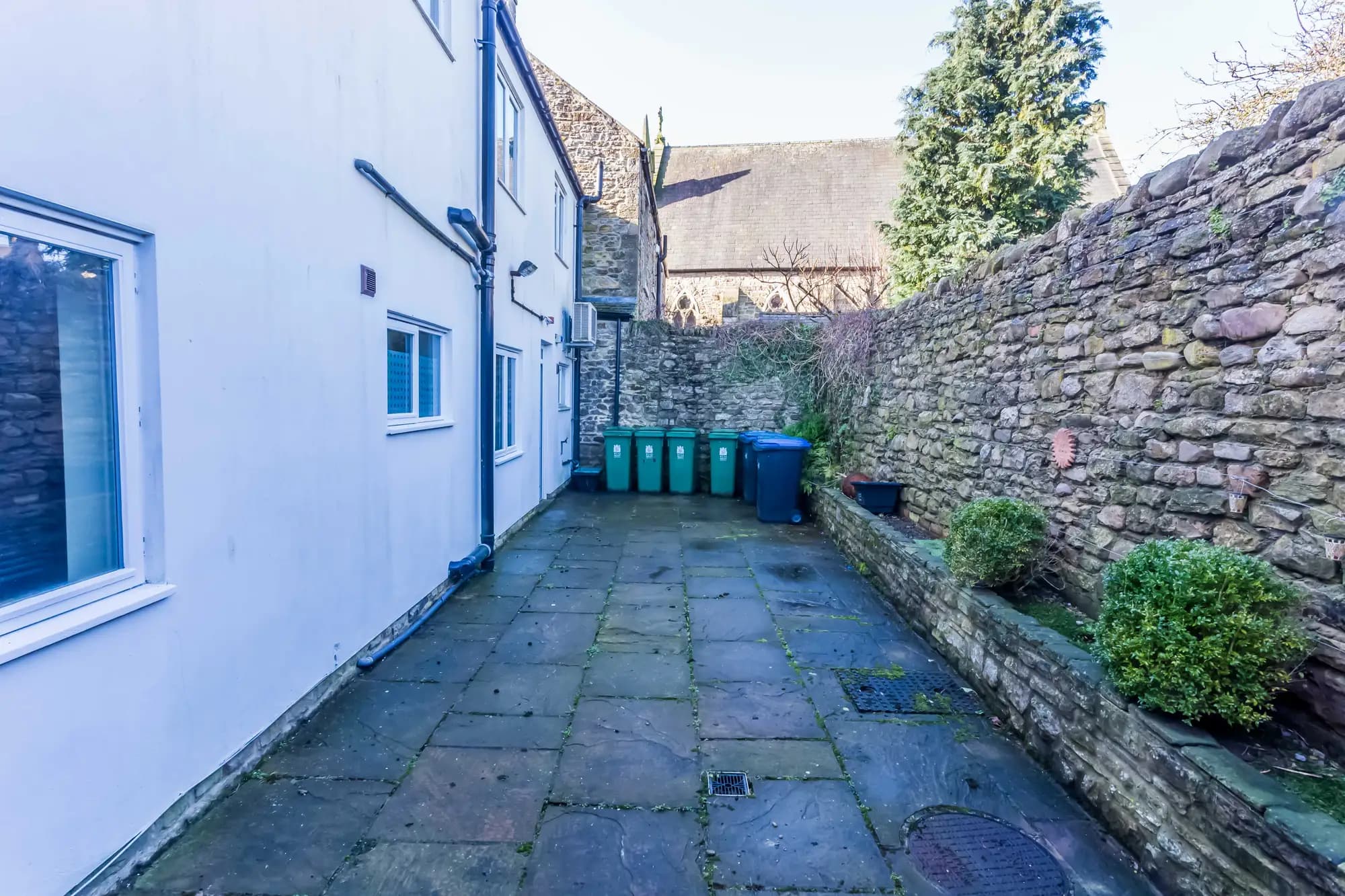 property photo 13 of 14