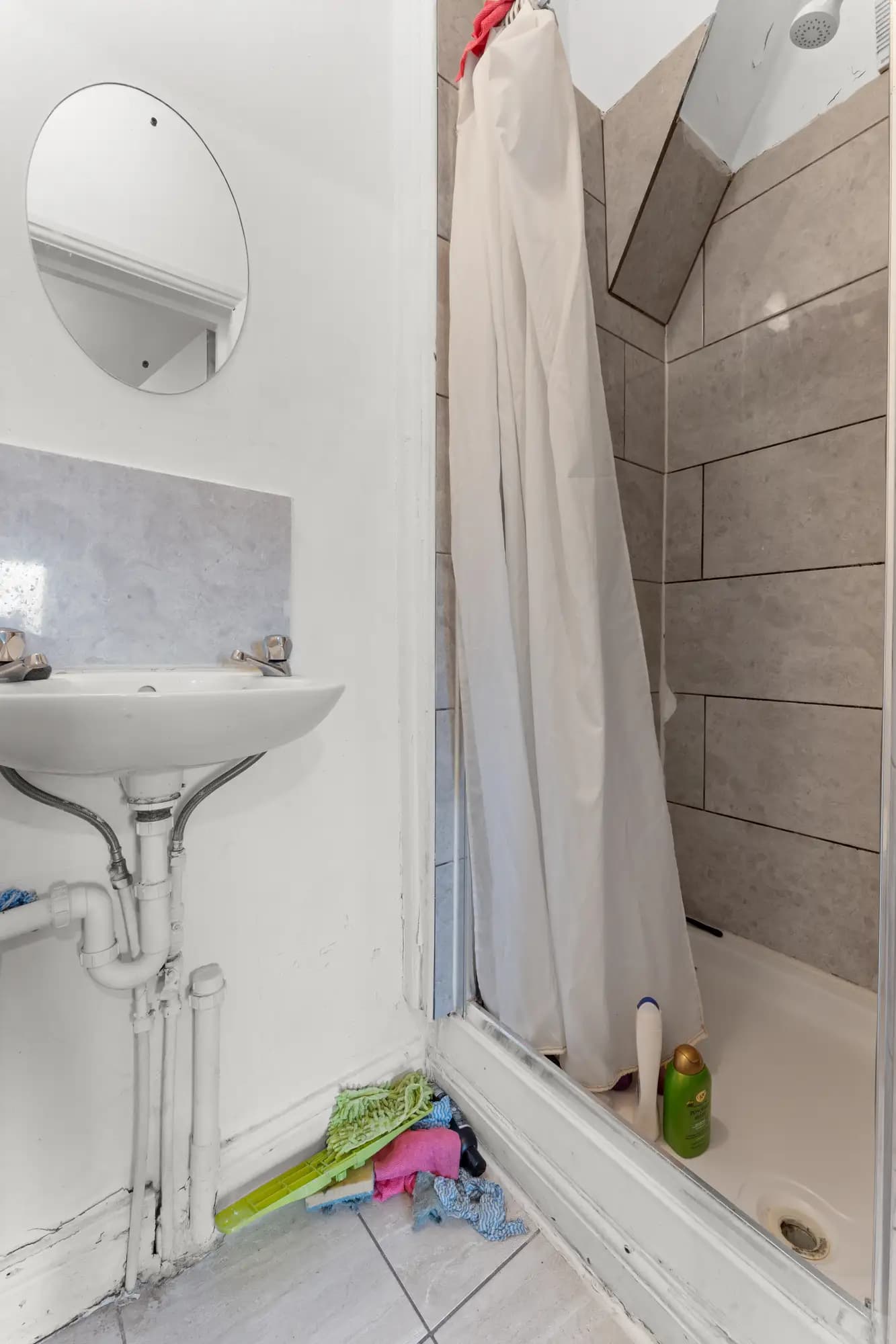 property photo 6 of 11