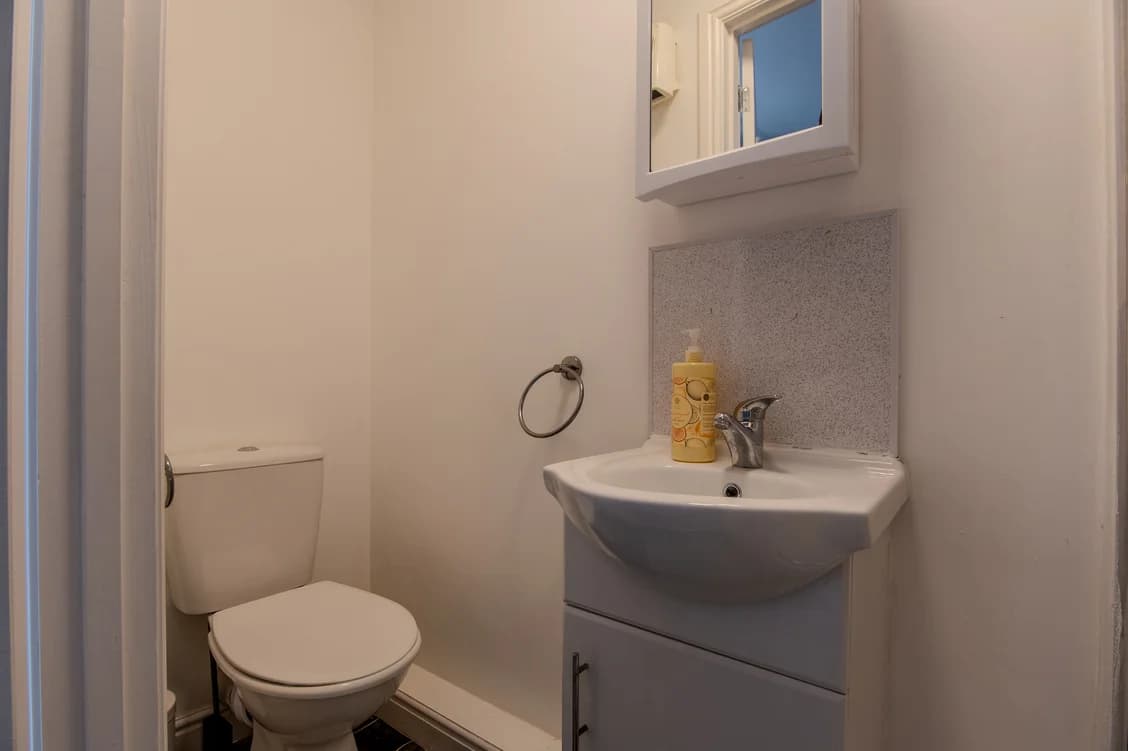 property photo 6 of 15