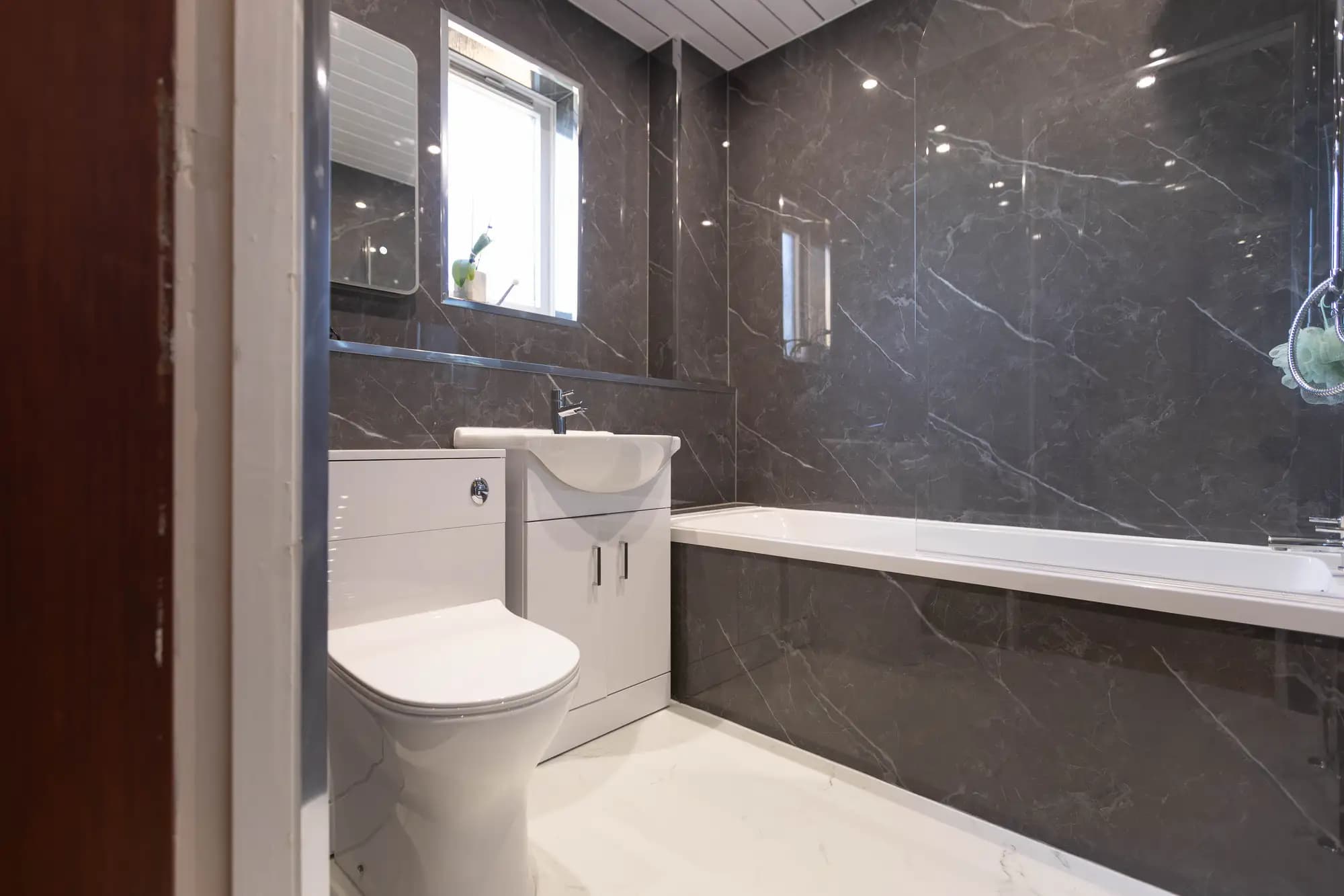 property photo 9 of 18