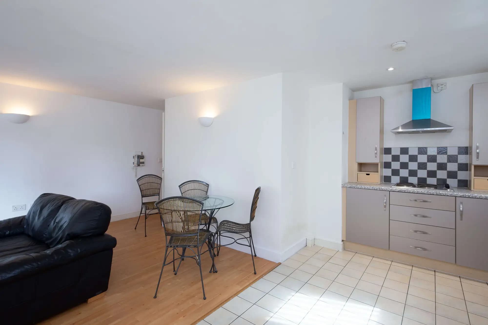 property photo 5 of 17