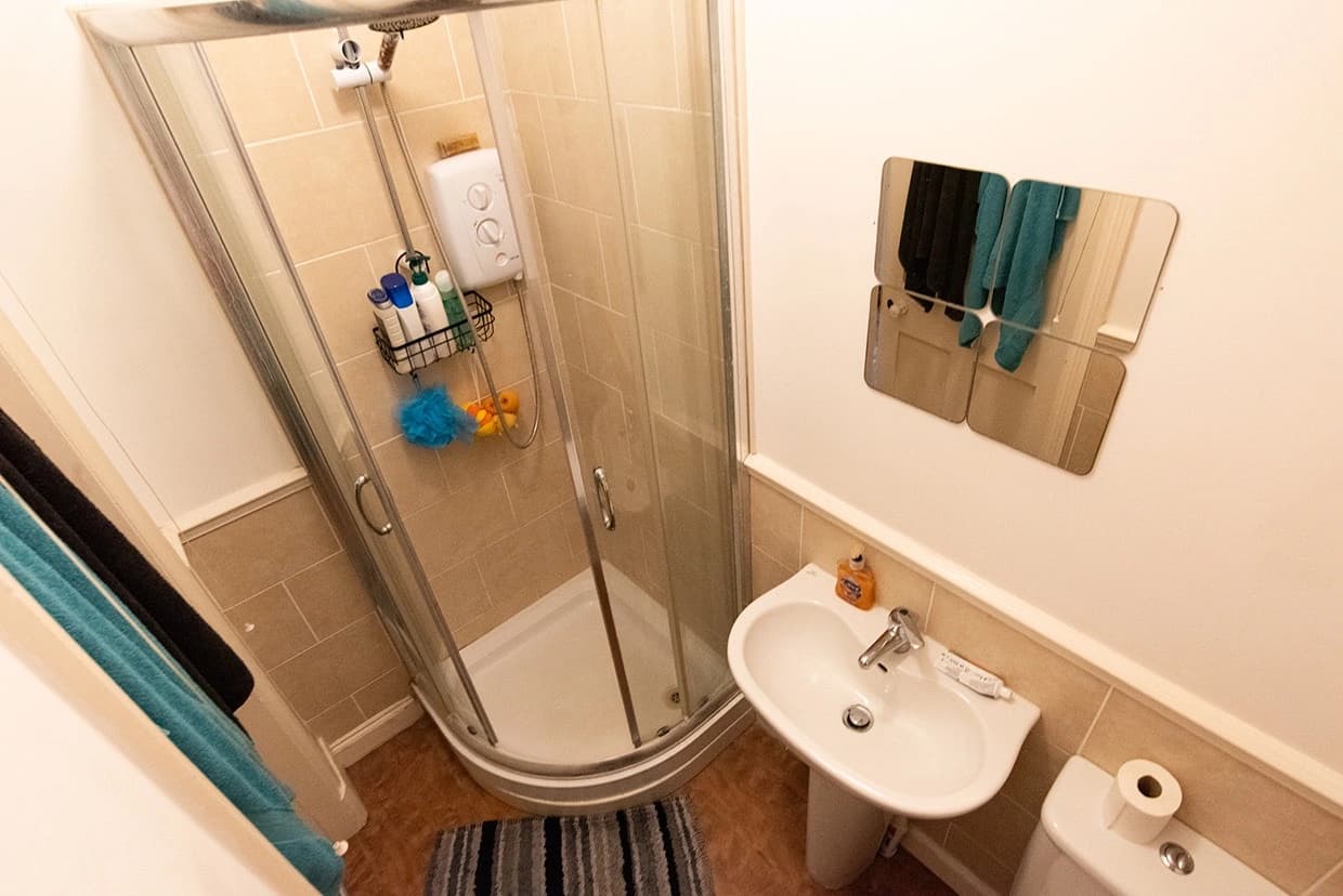 property photo 6 of 17