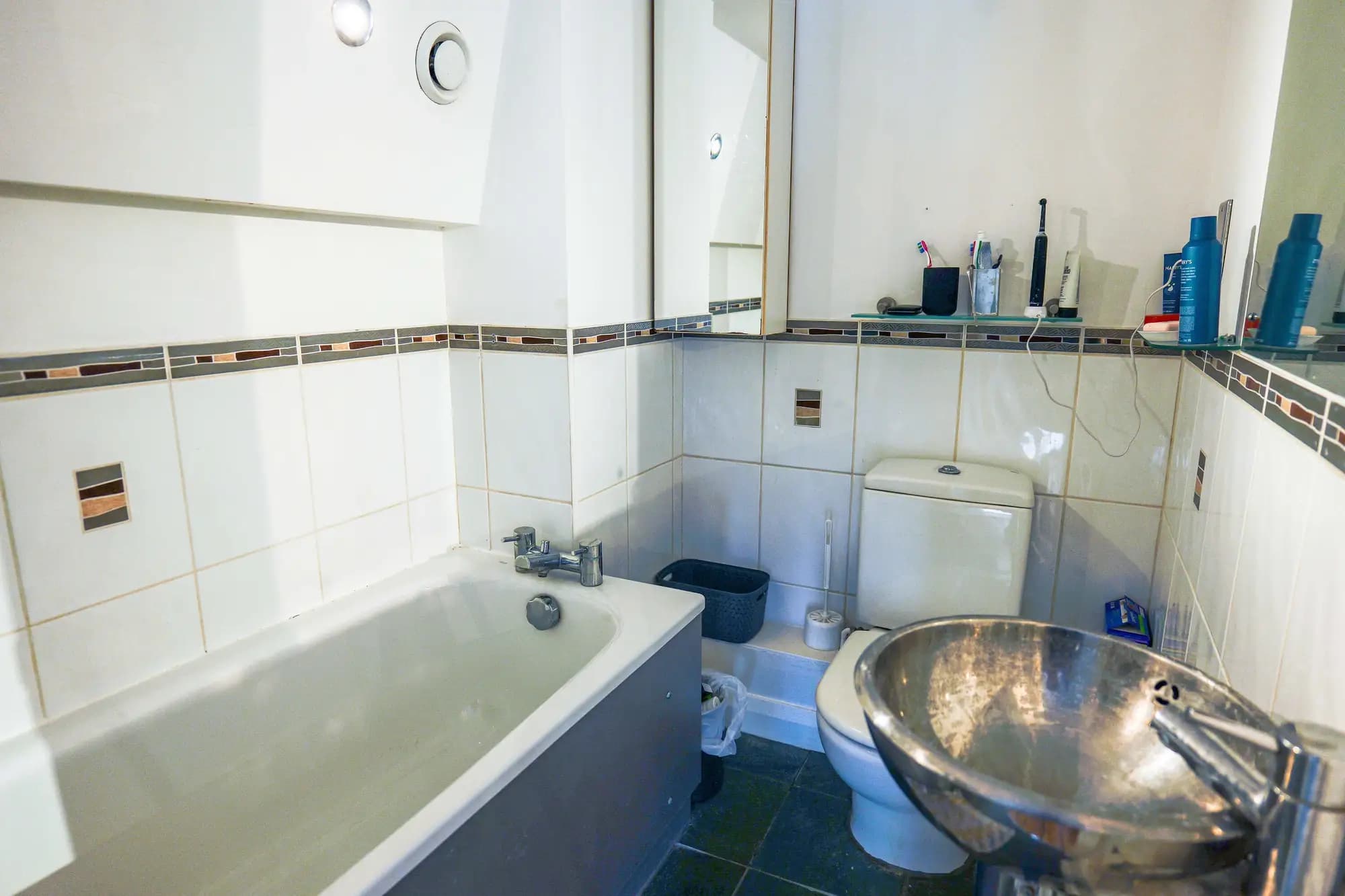 property photo 9 of 26