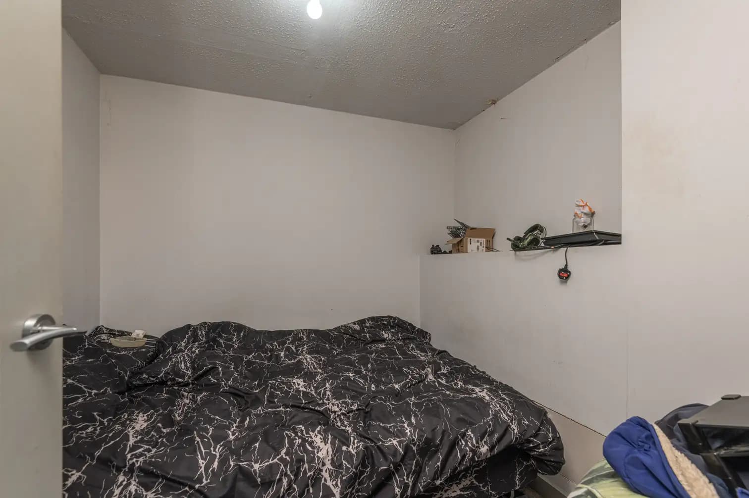 property photo 7 of 10