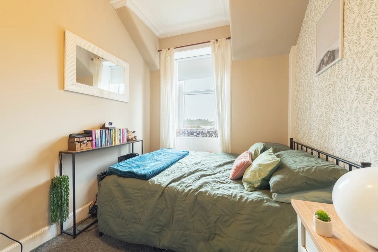 property photo 21 of 32