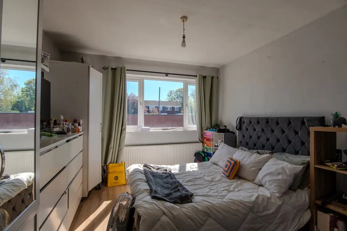 property photo 9 of 16