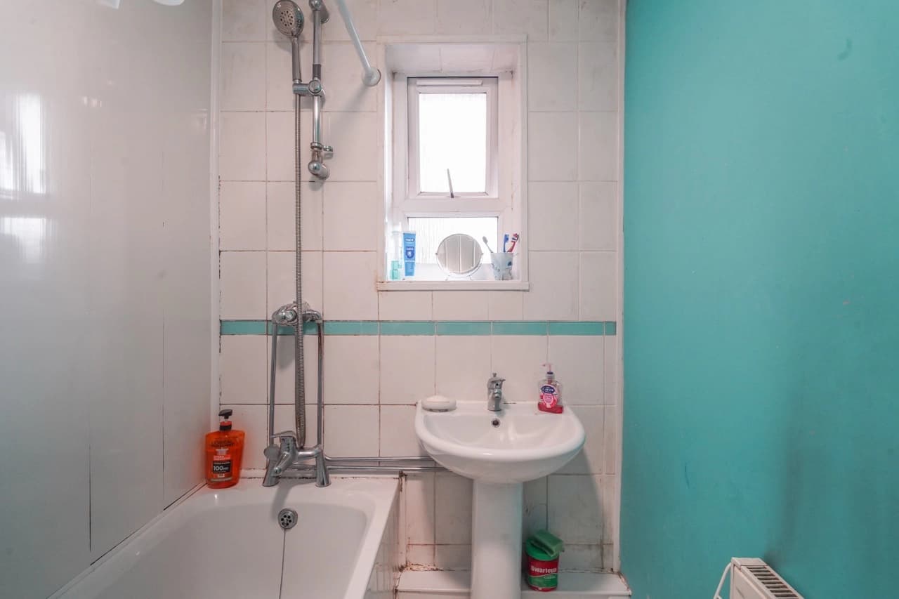 property photo 6 of 19