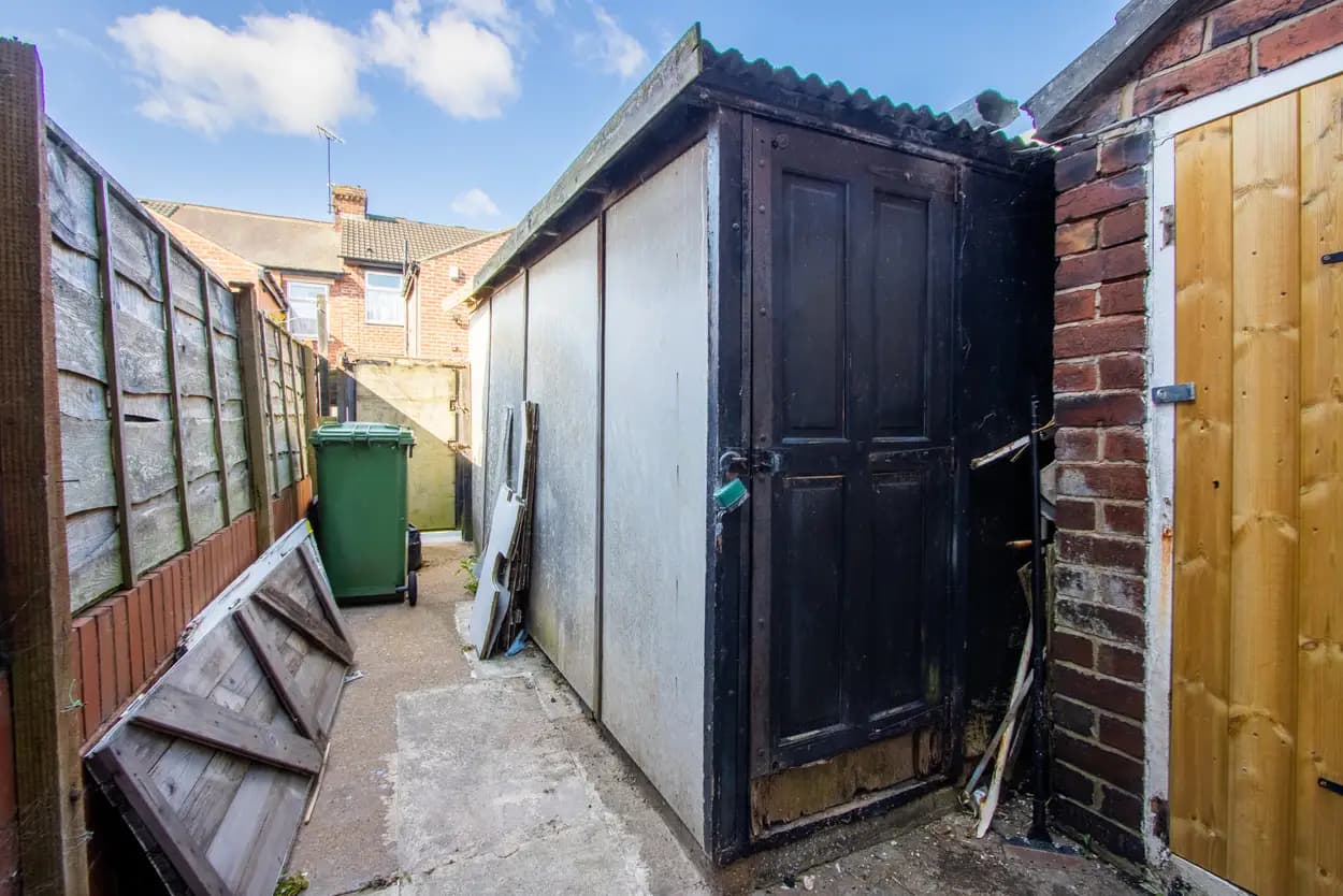 property photo 13 of 17
