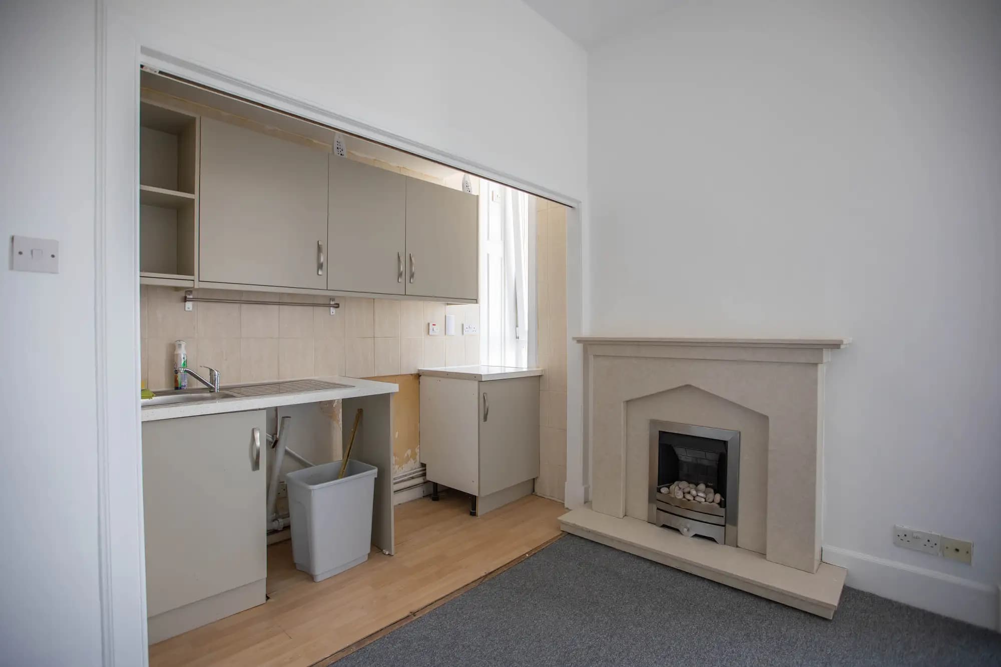 property photo 6 of 24