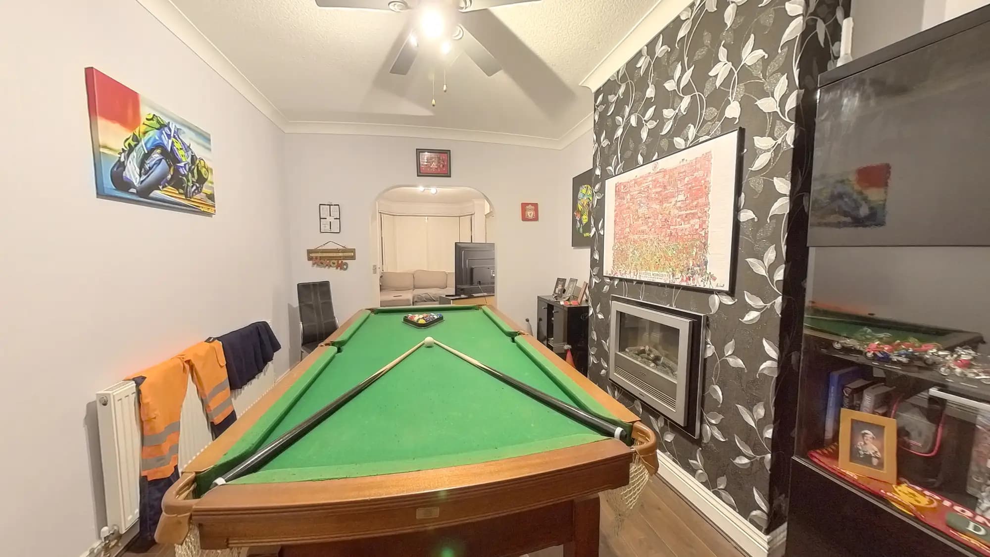 property photo 8 of 18