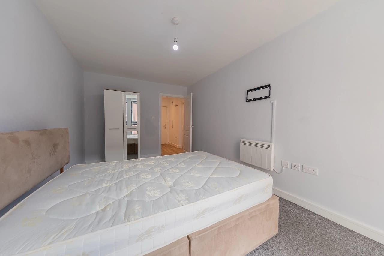 property photo 12 of 16