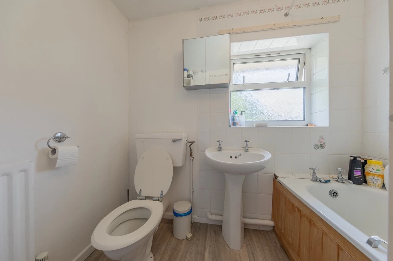 property photo 9 of 20