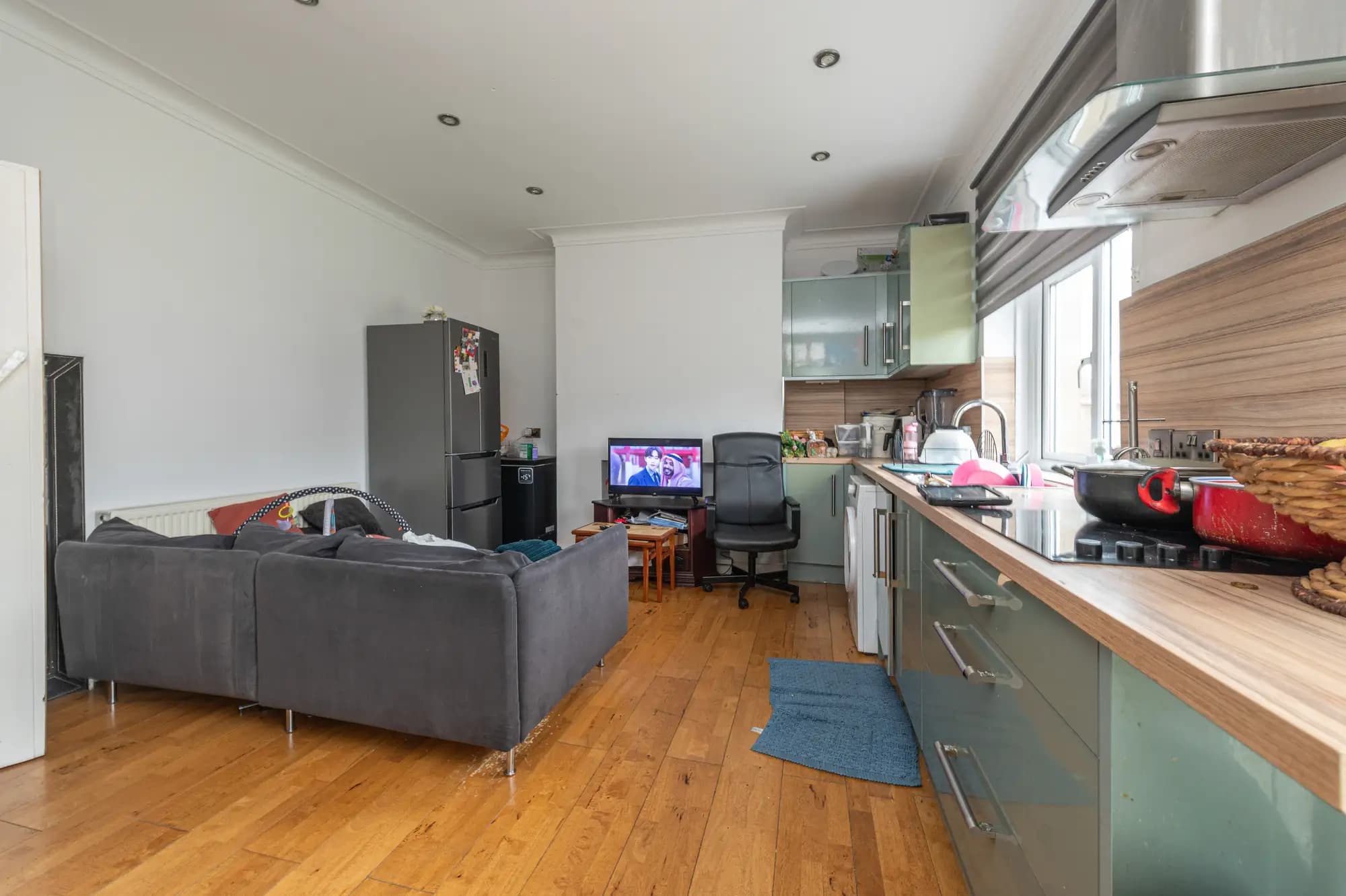 property photo 4 of 16