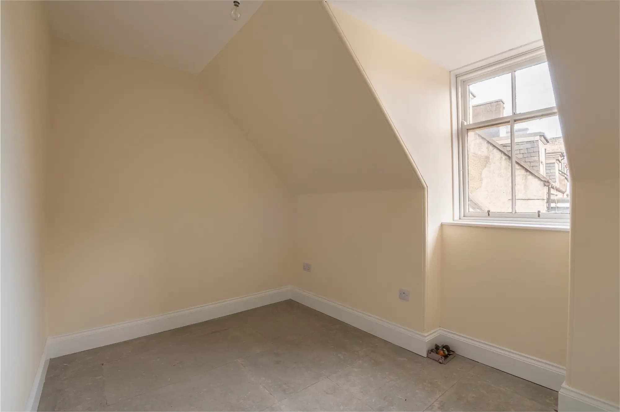 property photo 25 of 32