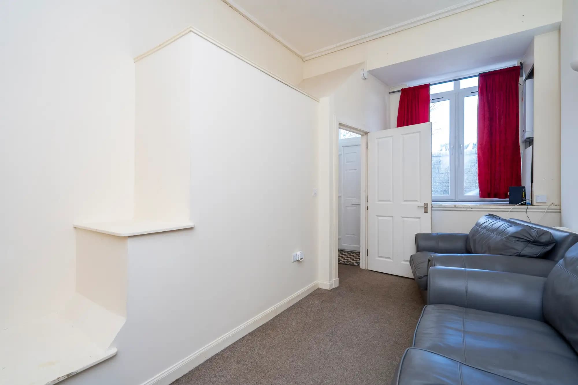 property photo 5 of 18