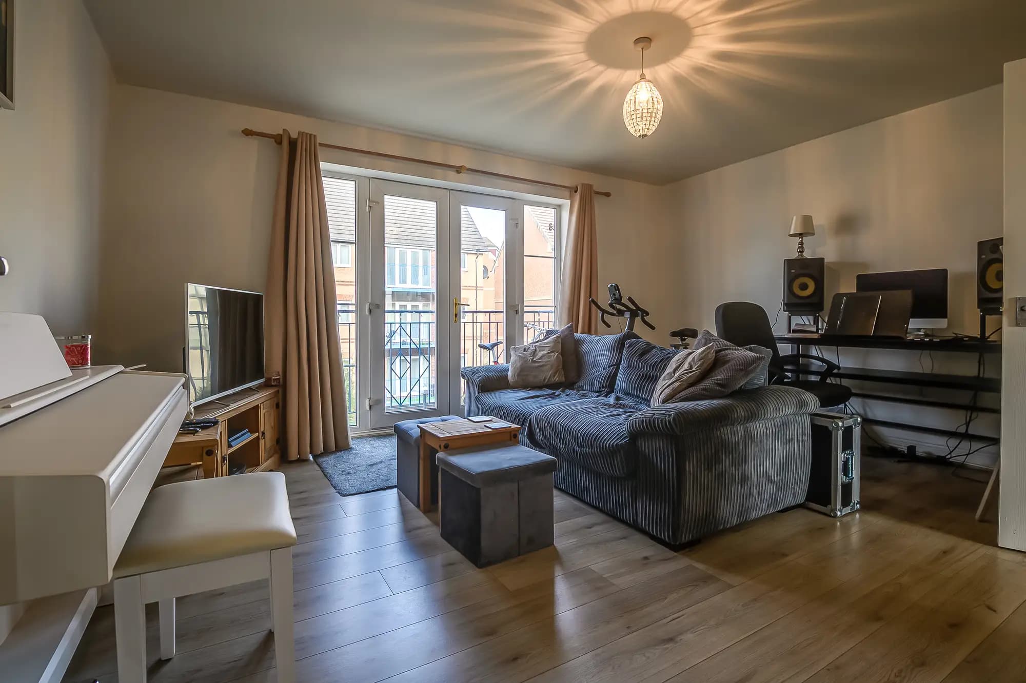 property photo 2 of 20