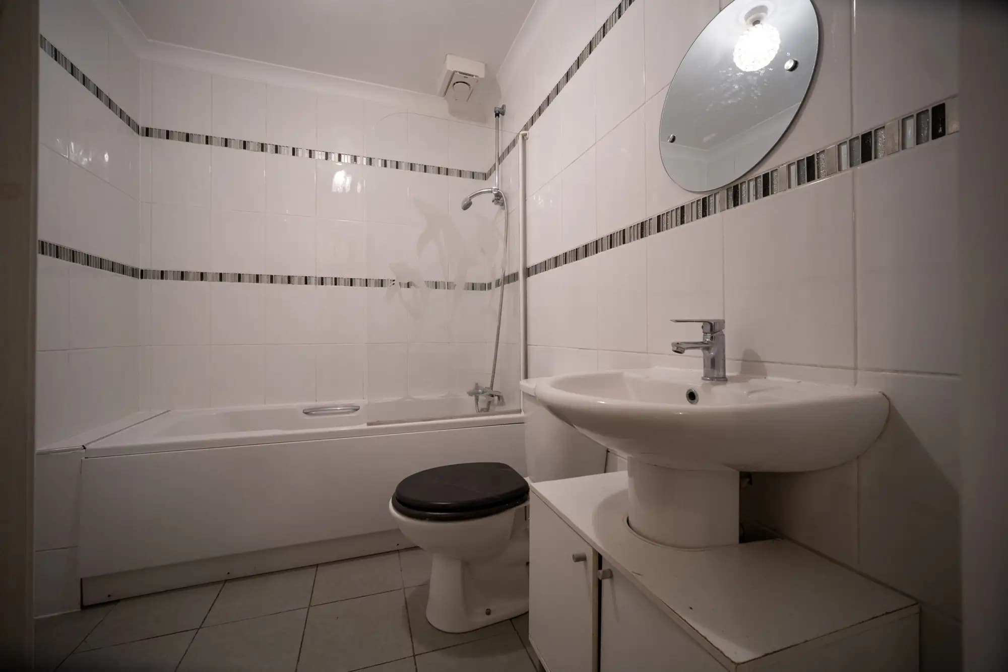 property photo 8 of 16