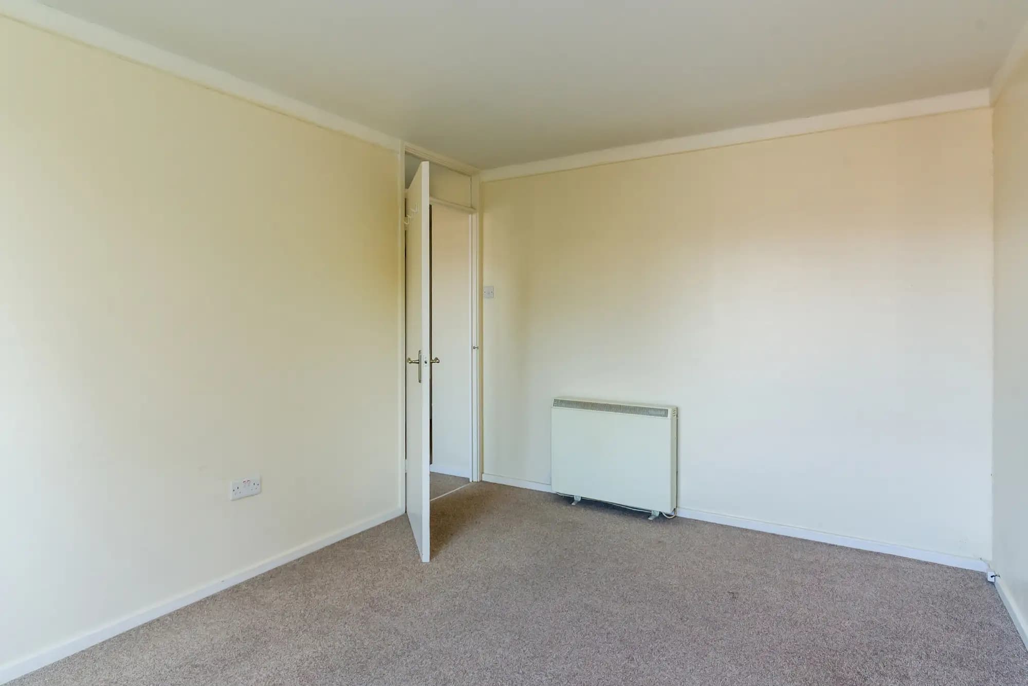 property photo 21 of 37