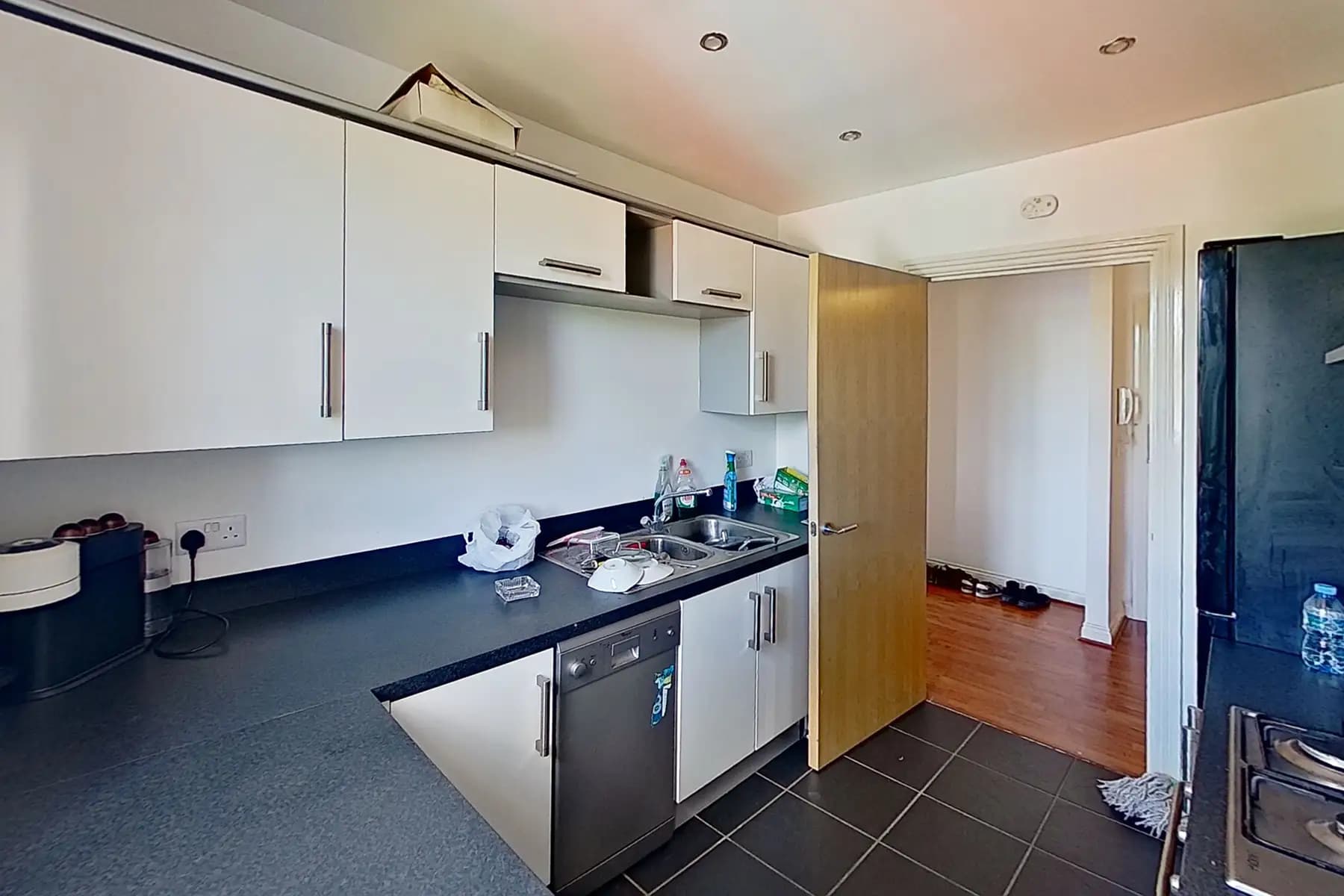 property photo 8 of 15