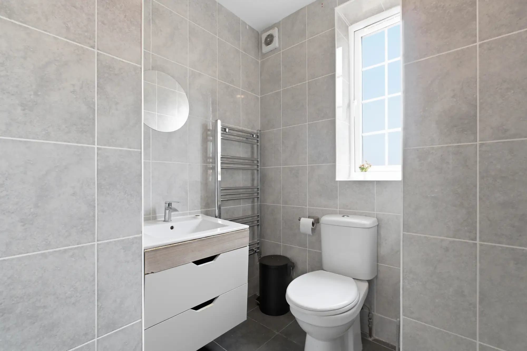 property photo 8 of 34