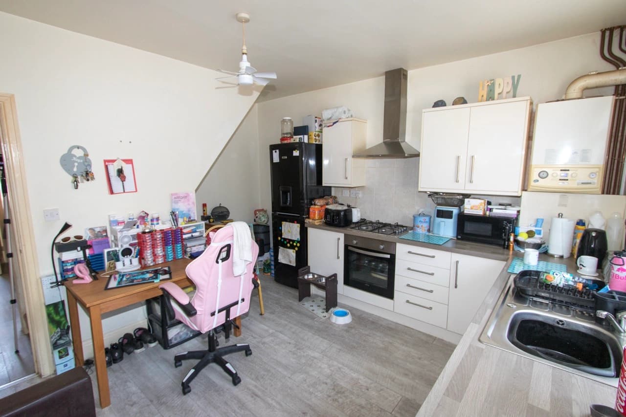 property photo 6 of 20