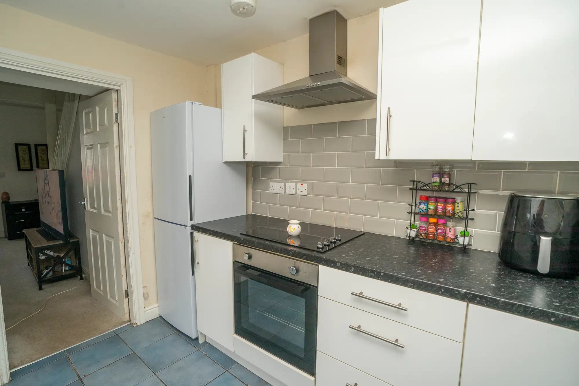 property photo 5 of 13
