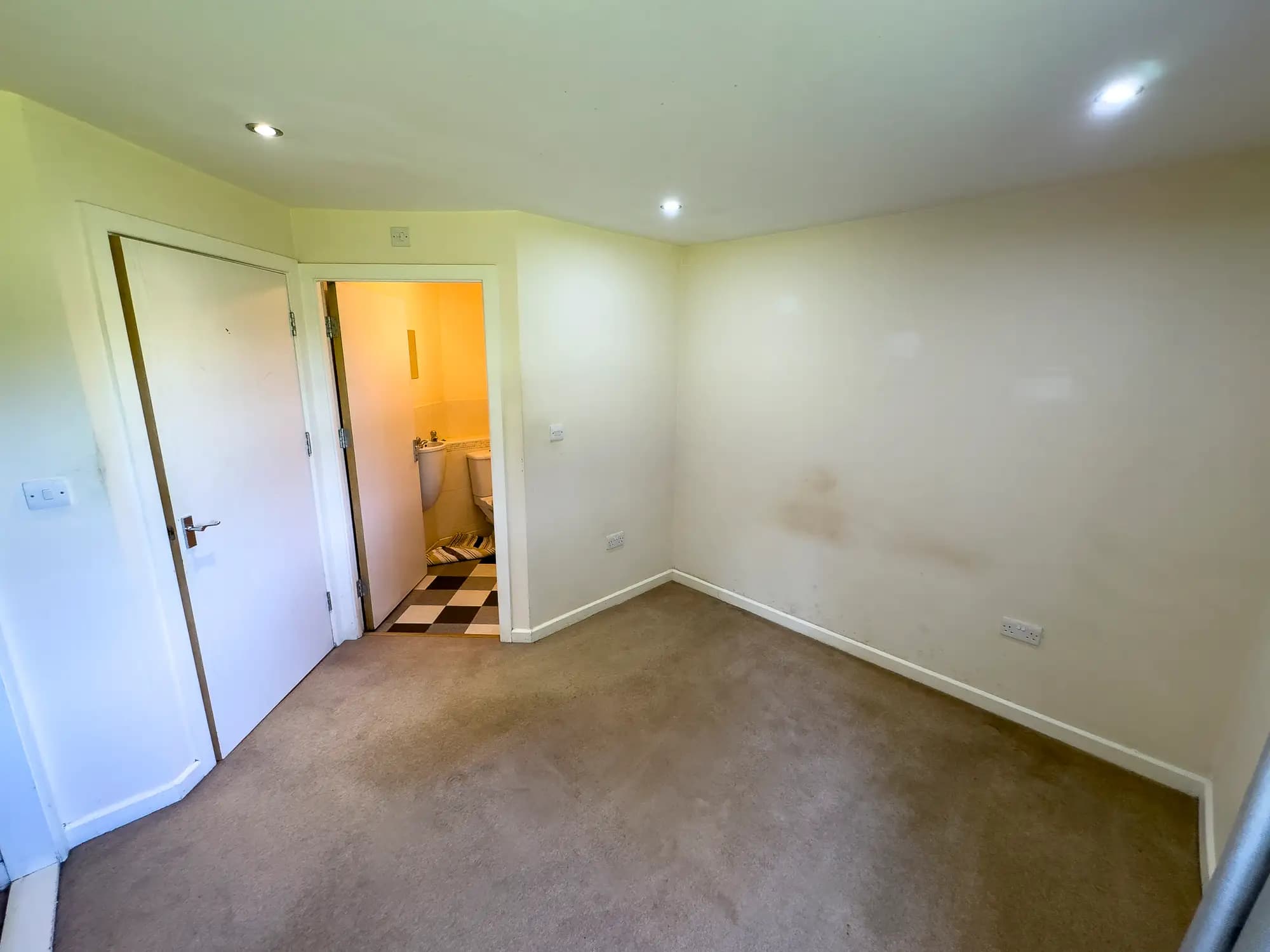 property photo 16 of 25