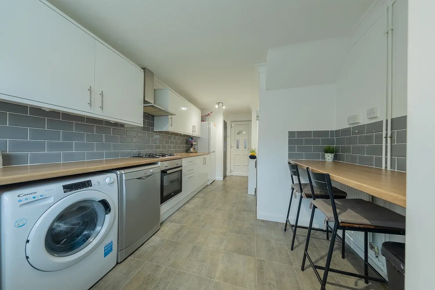 property photo 6 of 17