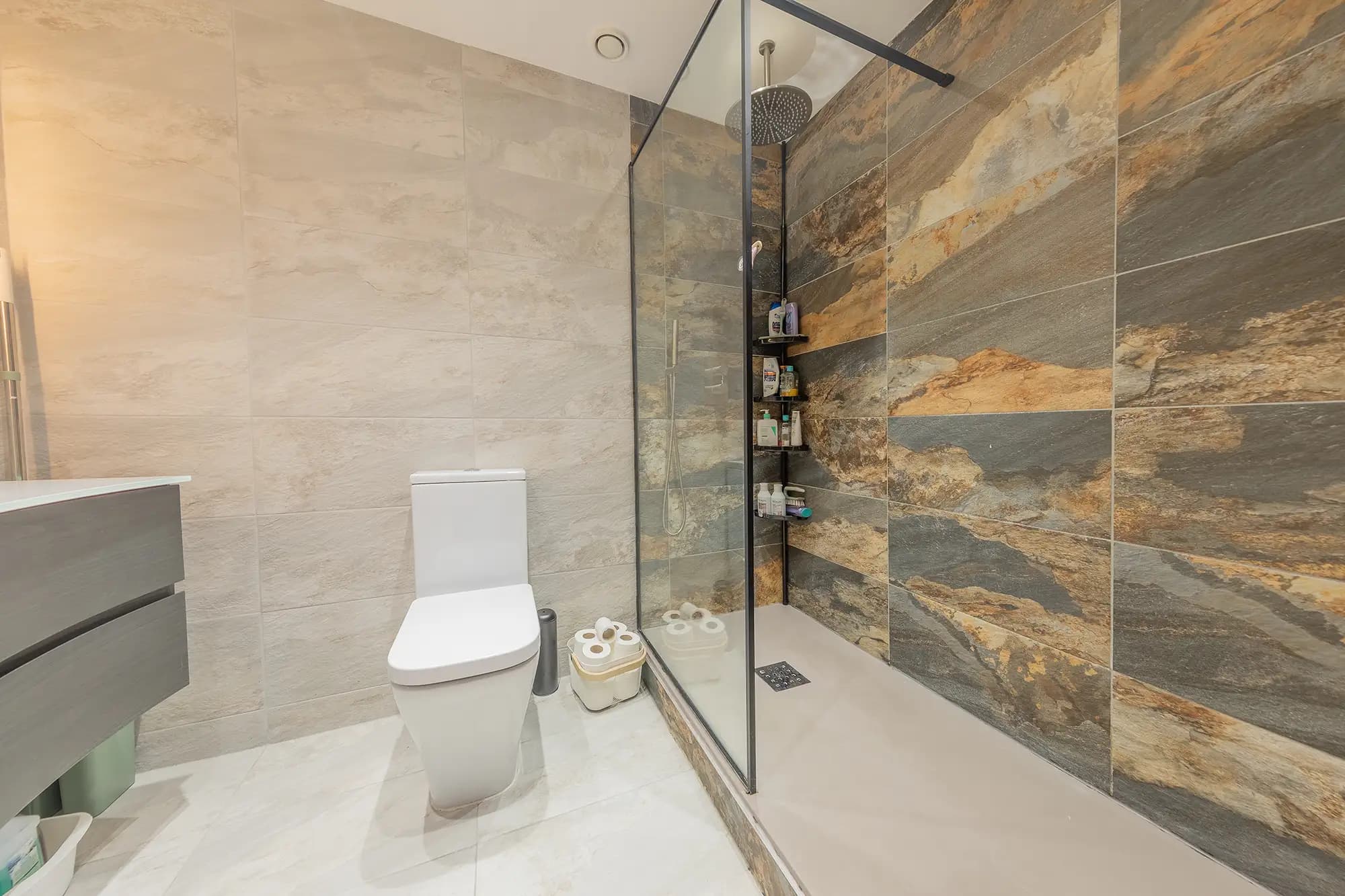 property photo 8 of 17