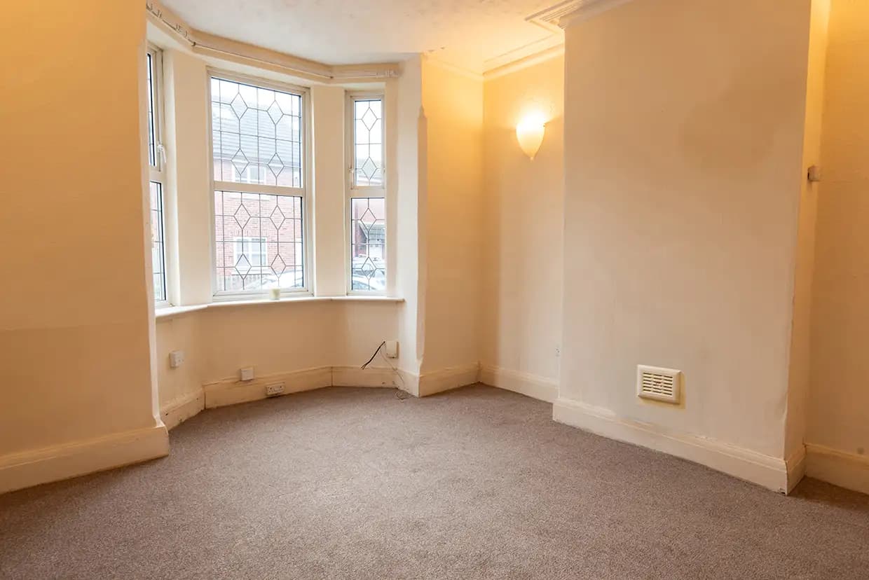 property photo 4 of 14