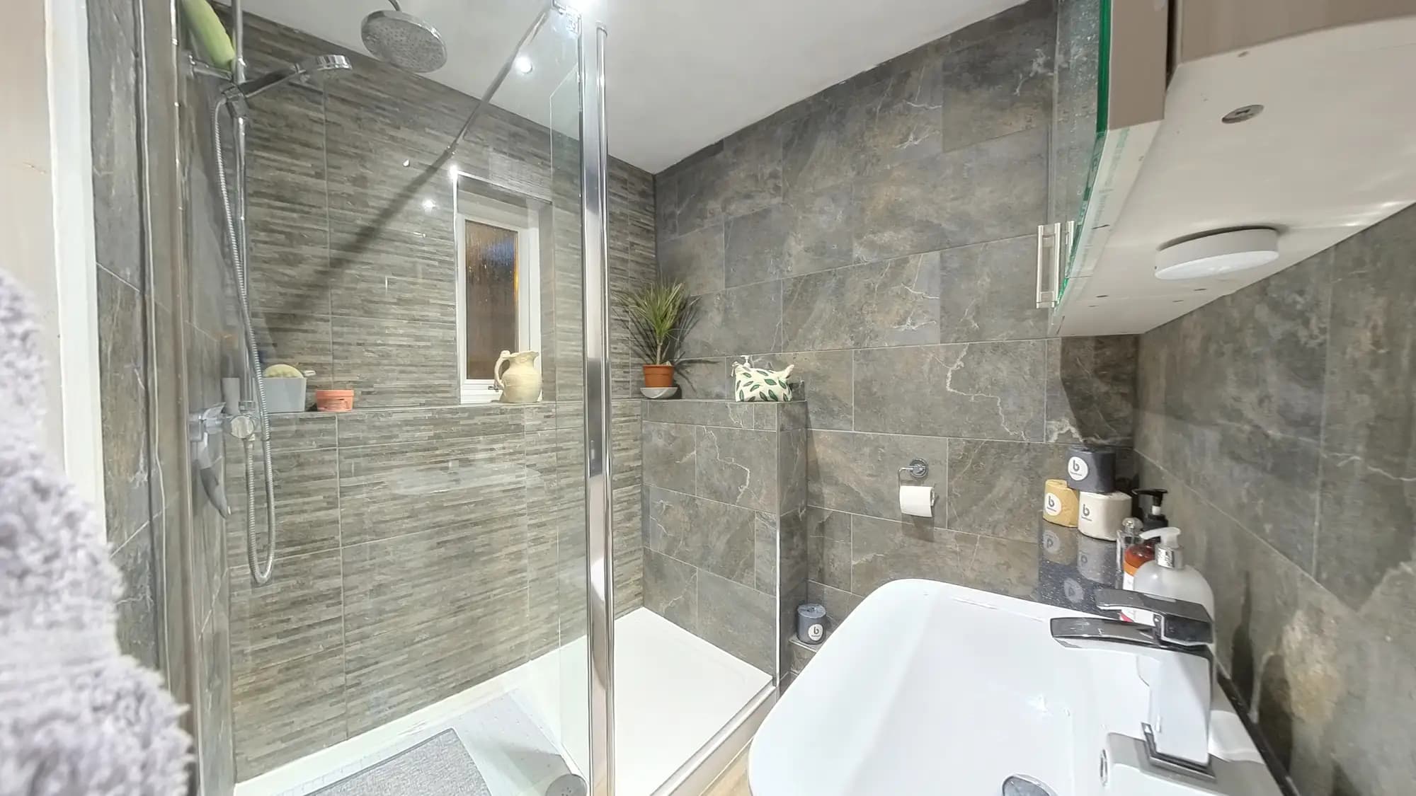 property photo 9 of 30