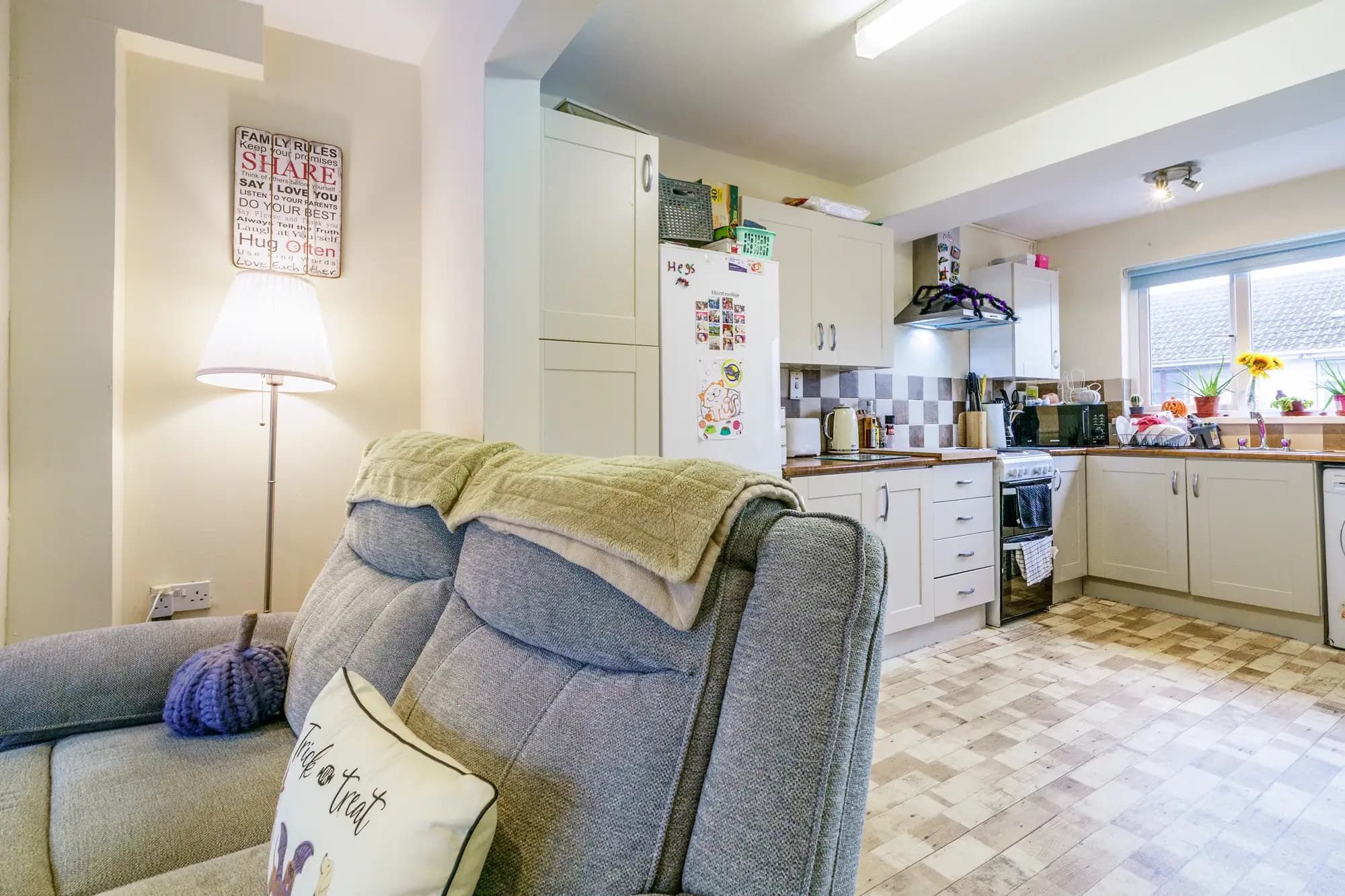 property photo 11 of 32