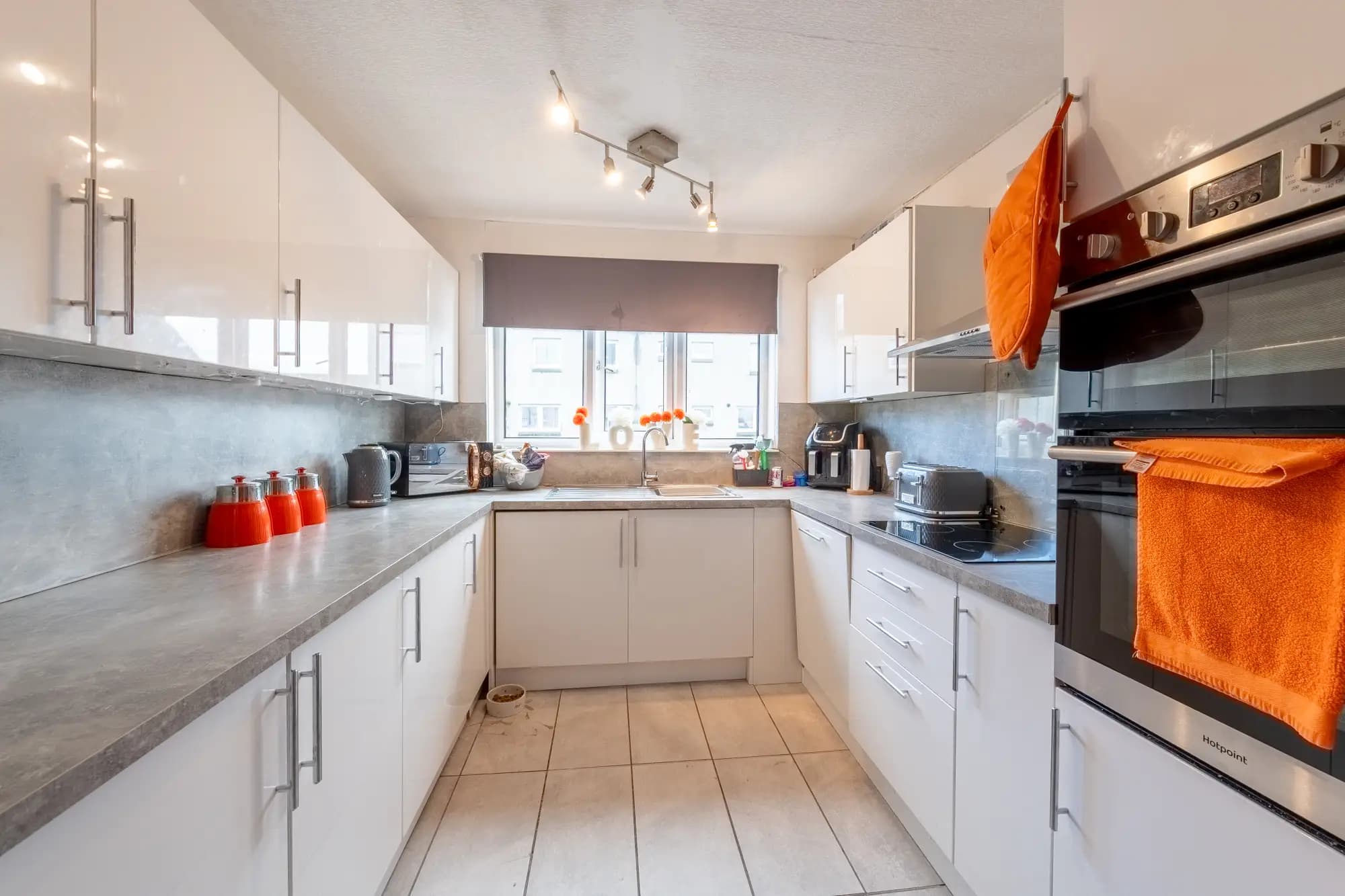 property photo 10 of 37