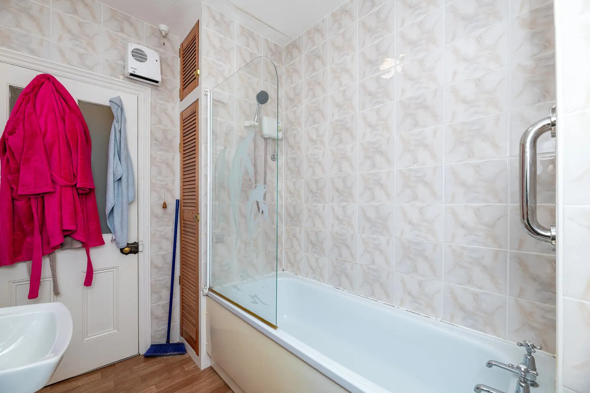 property photo 9 of 16