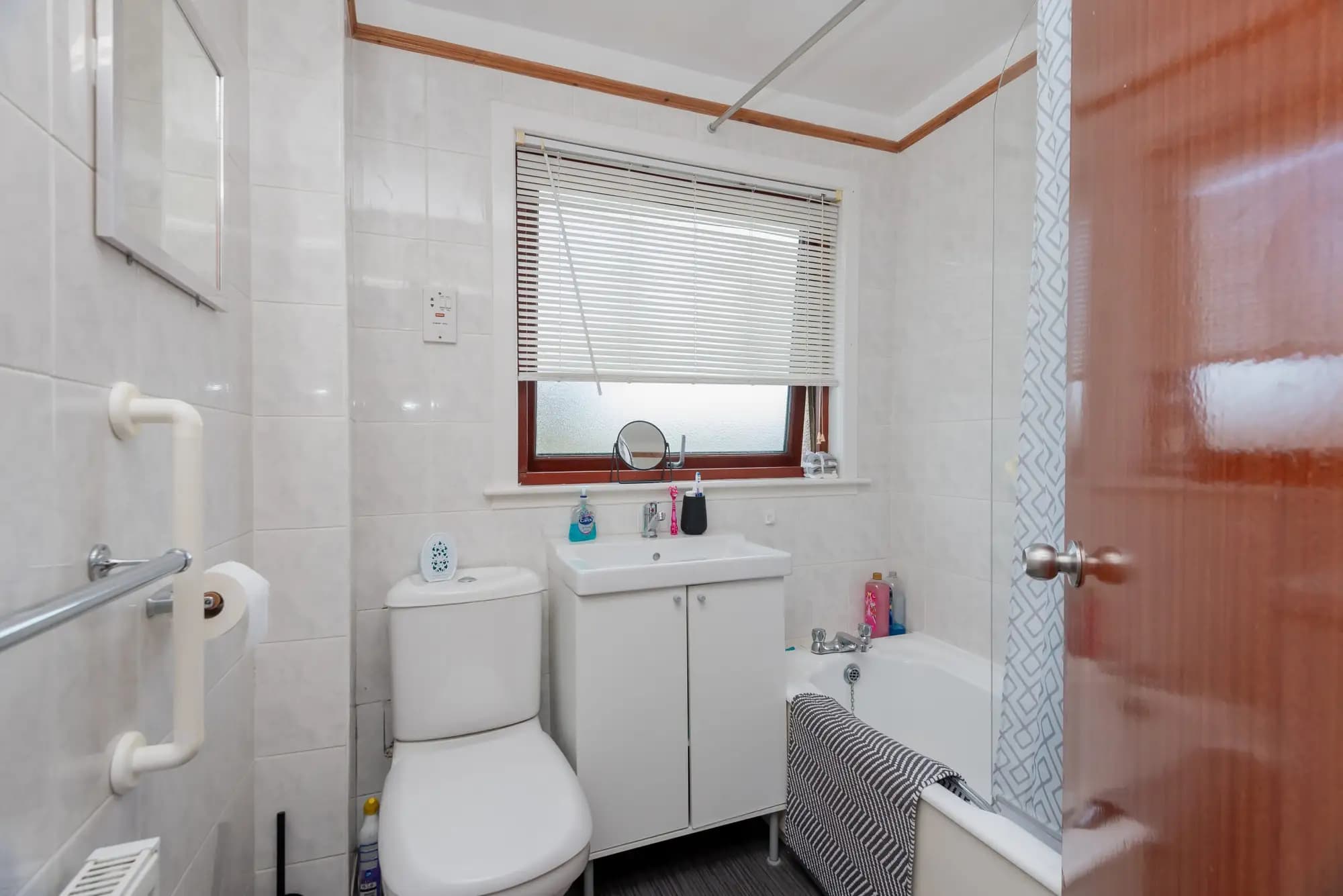 property photo 13 of 33