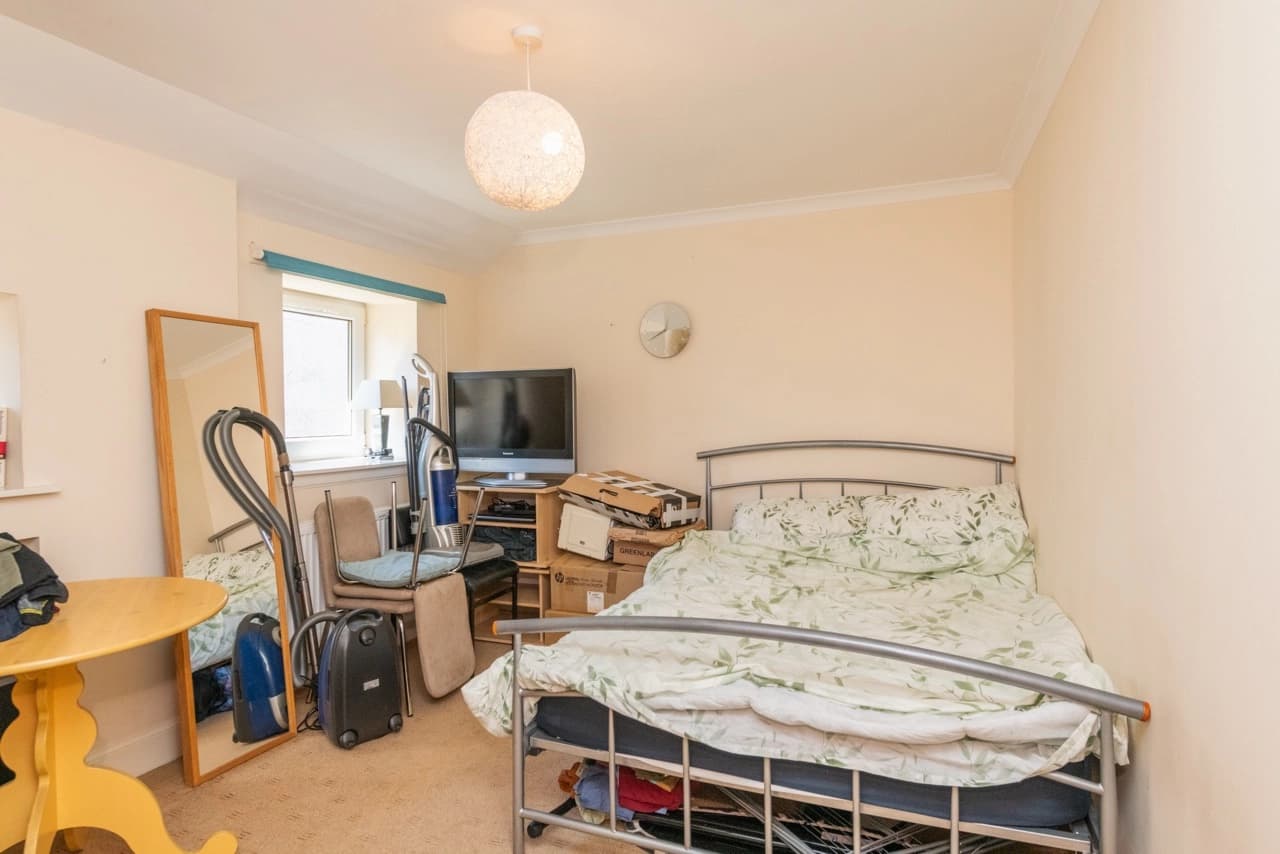 property photo 13 of 16